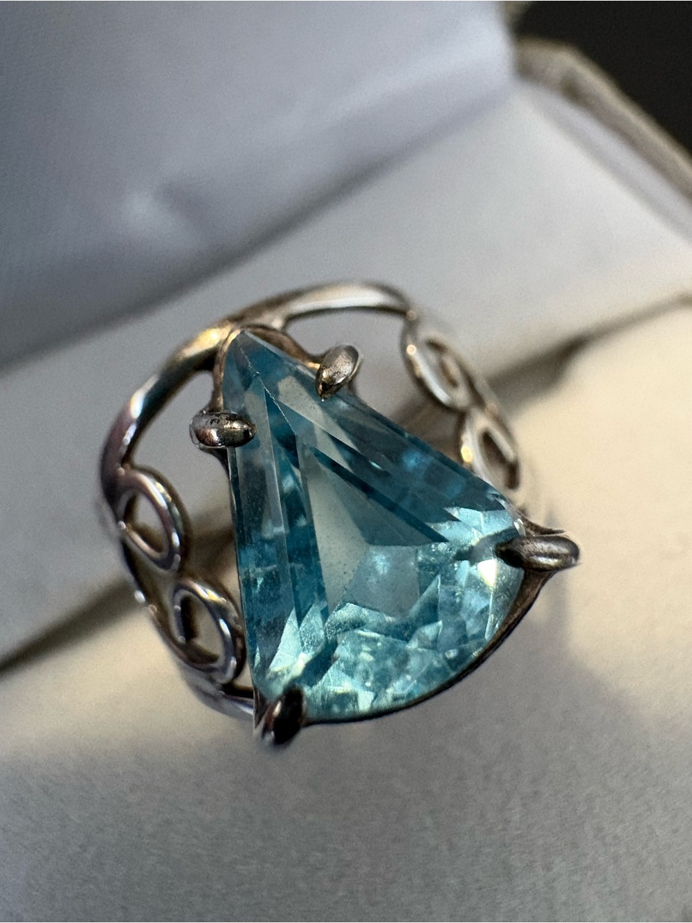 Vintage Sterling Silver Teardrop Blue Topaz Gemstone Ring